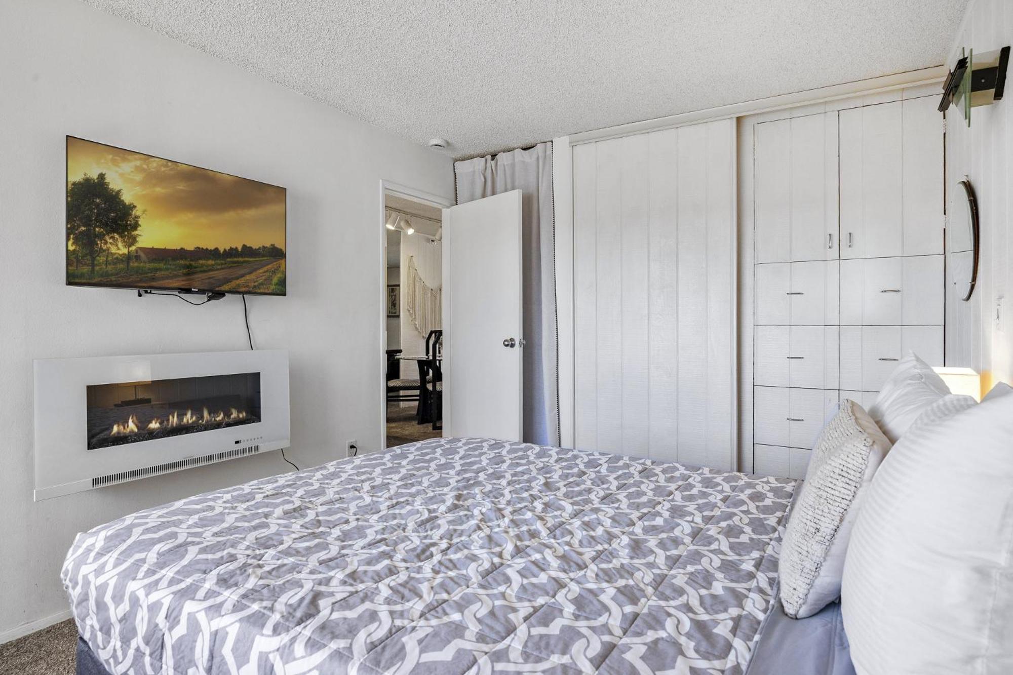 Shoreline Hideaway Apartment